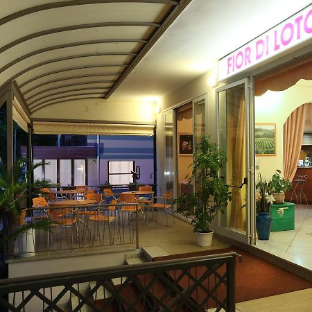 Hotel Fior Di Loto - Rimini Extérieur photo