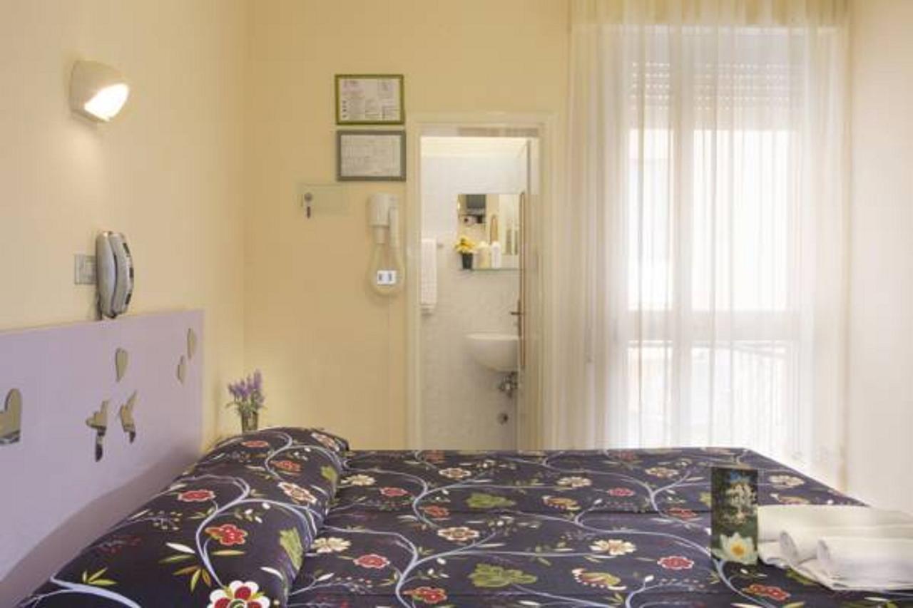 Hotel Fior Di Loto - Rimini Extérieur photo