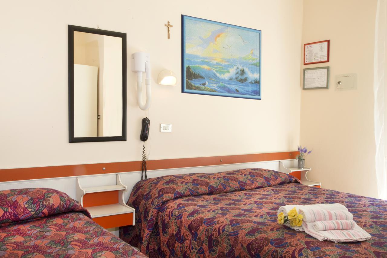 Hotel Fior Di Loto - Rimini Extérieur photo