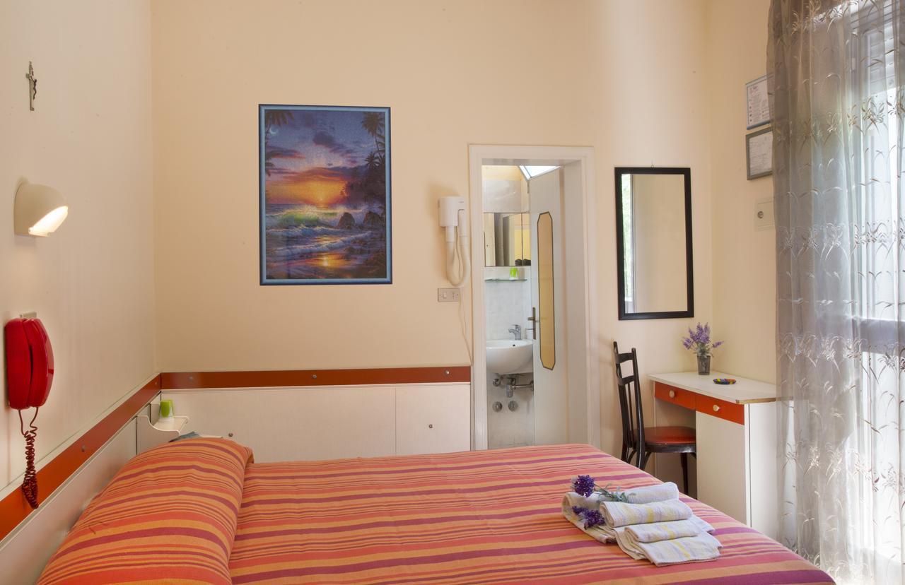 Hotel Fior Di Loto - Rimini Extérieur photo